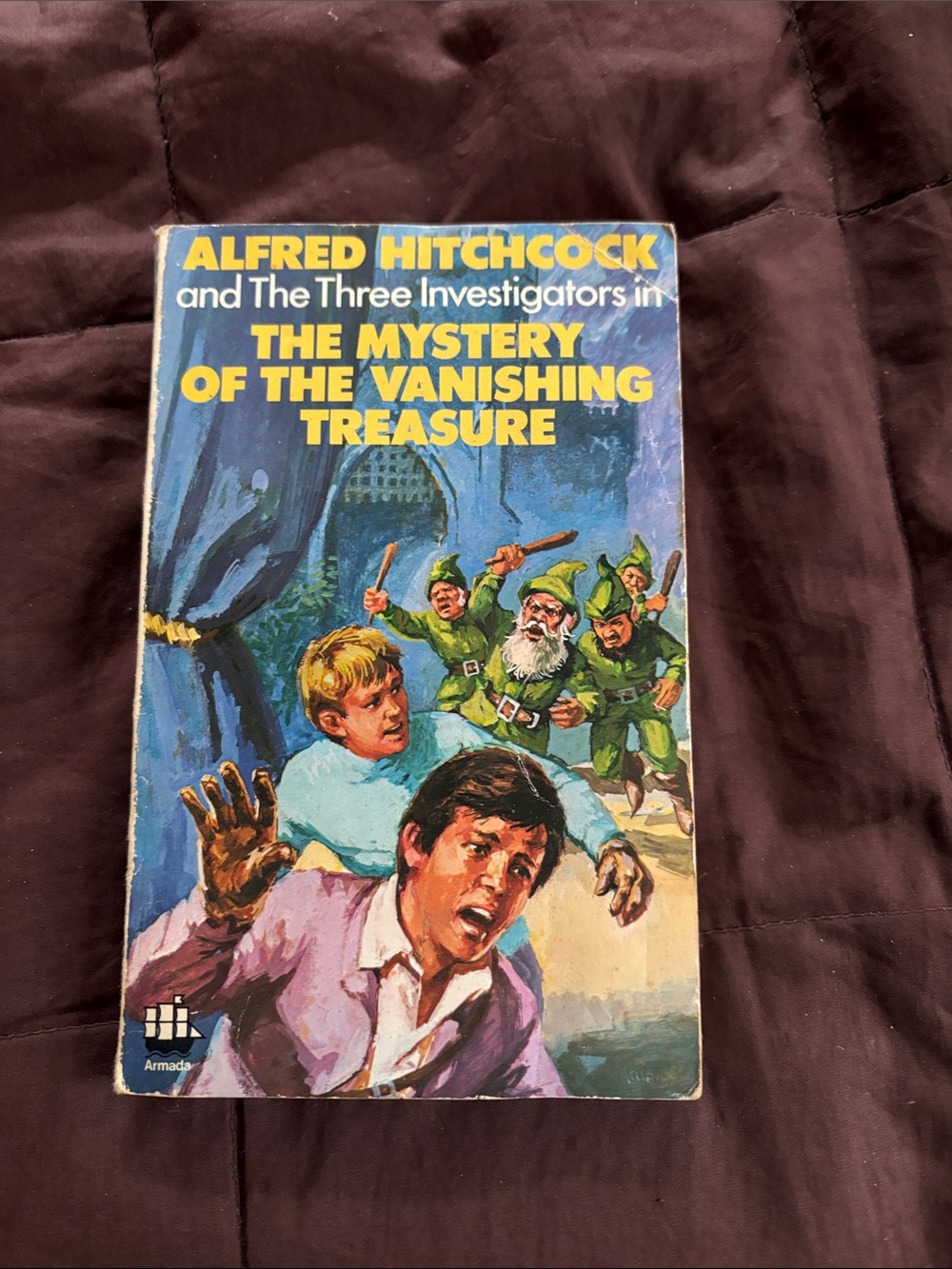 Alfred Hitchcock: The Mystery of the Vanishing Treasure - Blue Cover